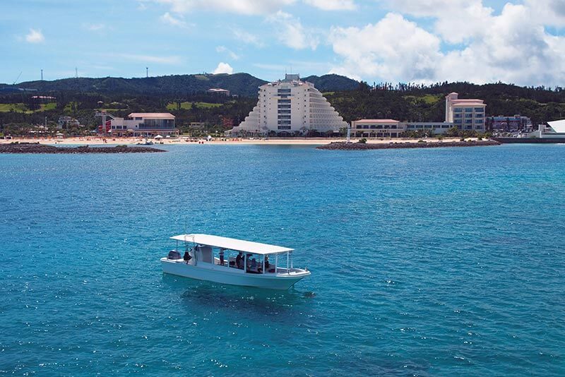 ◇グラスボート◇水中世界の様子を間近で垣間見ることが出来ます。｜シェラトン沖縄サンマリーナリゾート