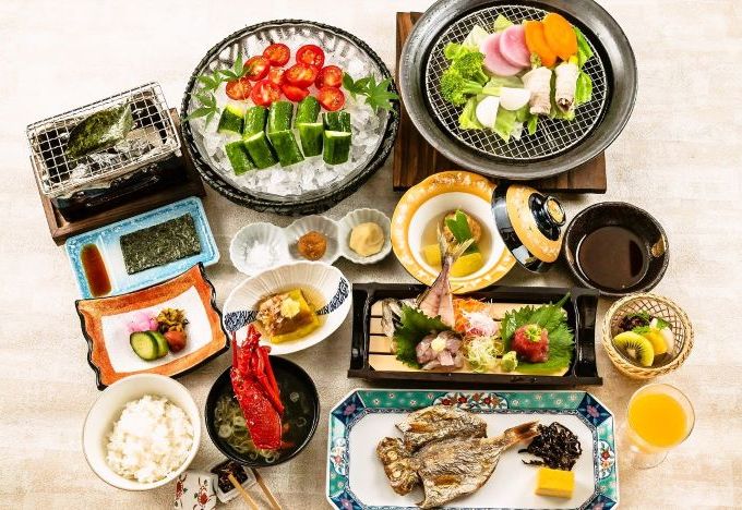 ボリュームたっぷりの朝食で朝からエネルギーチャージ｜大室の杜　玉翠