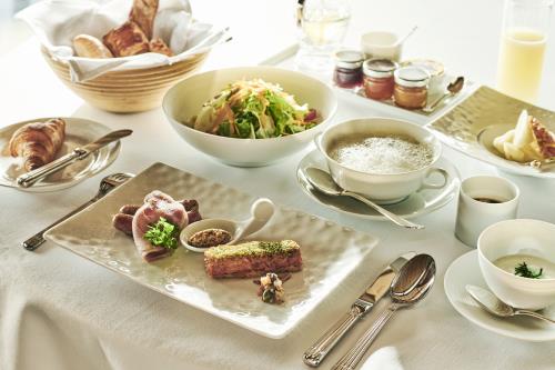 朝から味わう贅沢なメニュー（一例）（写真提供：公式サイト）
