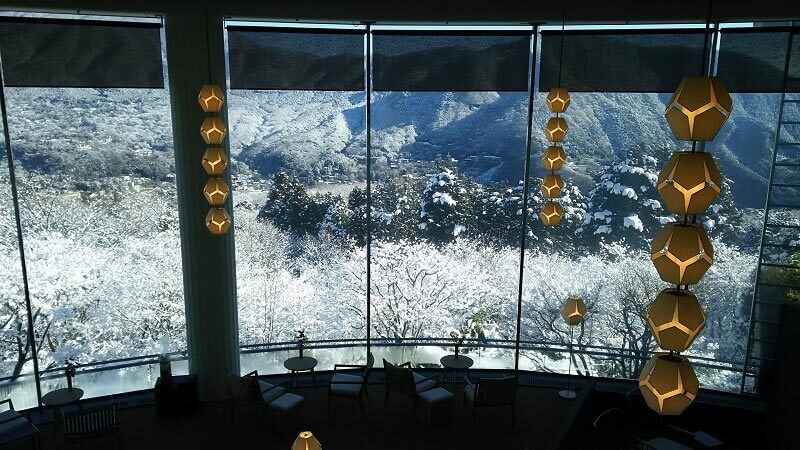 ロビーから見る雪景色は幻想的（画像提供：箱根強羅 白檀）