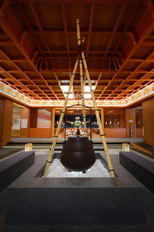重量300kgの南部鉄瓶は、明治時代から続く盛岡の鋳物屋3代目が制作した逸品｜山の神温泉 優香苑