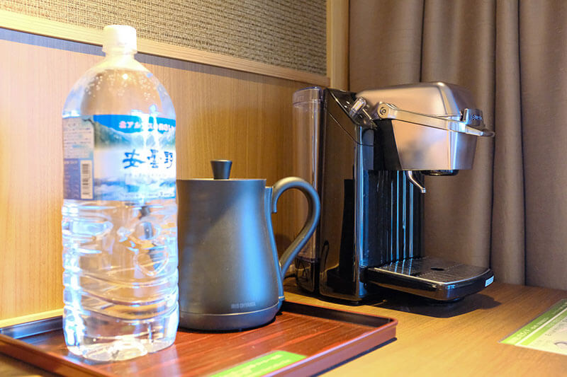 コーヒーマシンと電気ポットが常備