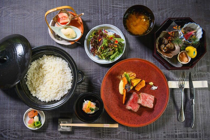 素材の味を活かした料理（写真提供：有馬山叢 御所別墅）