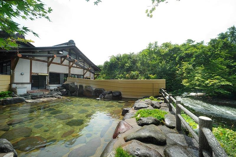 とにかく広い「とよさわ乃湯（露天風呂）」｜山の神温泉 優香苑