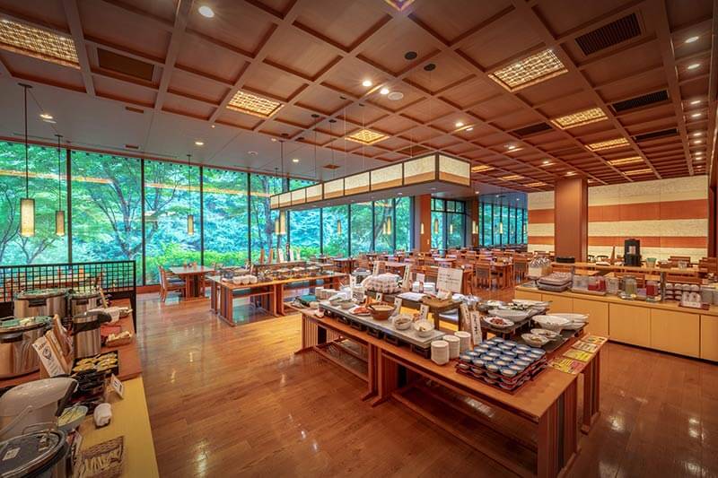広々とした朝食会場｜山の神温泉 優香苑