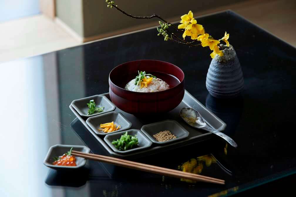 ルームサービスの薬膳出汁かけ茶漬けはホッとする美味しさ