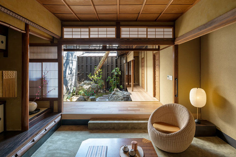 部屋から見える坪庭（柏餅）｜Nazuna 京都 御所