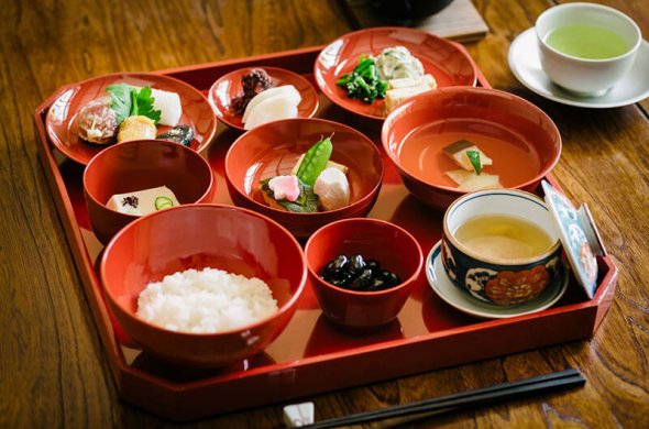 老舗「泉仙」の仕出し精進料理｜Nazuna