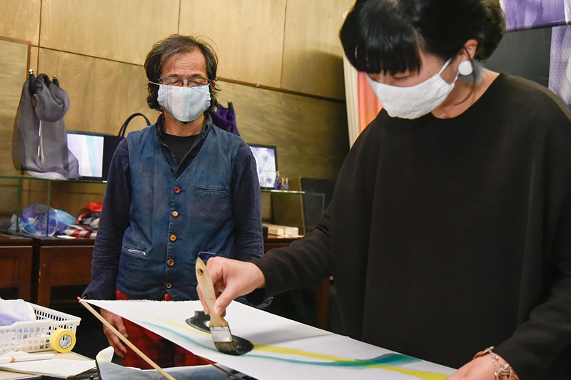 「夢こうろ染」の染色体験