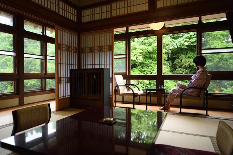 角部屋の3階26室のお部屋｜鉛温泉 藤三旅館