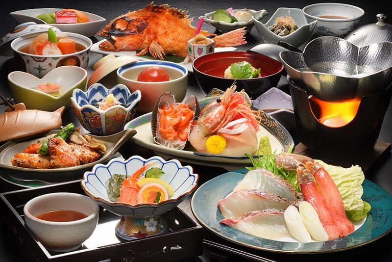地元の旬を詰め込んだこだわり膳｜鉛温泉 藤三旅館