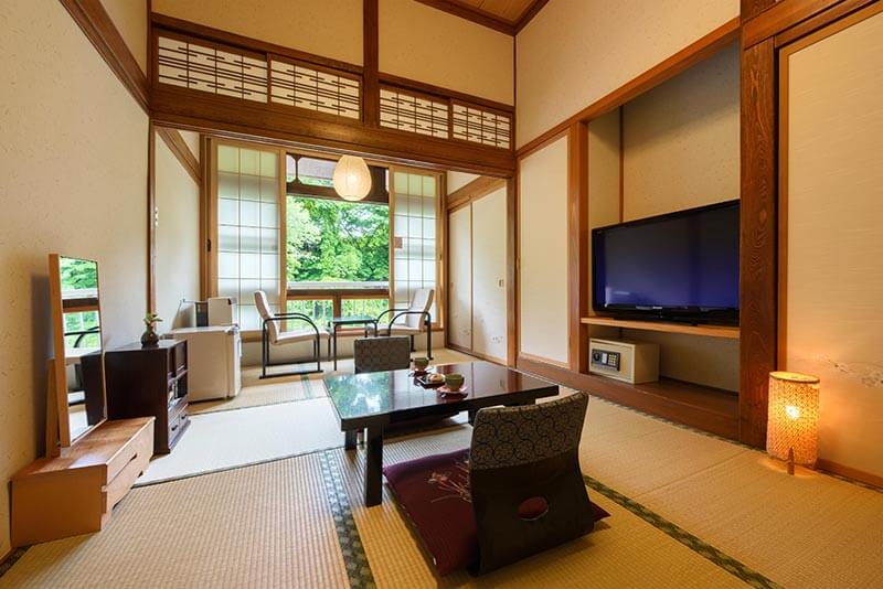 本館のゆったりと寛げる3階31号室｜鉛温泉 藤三旅館