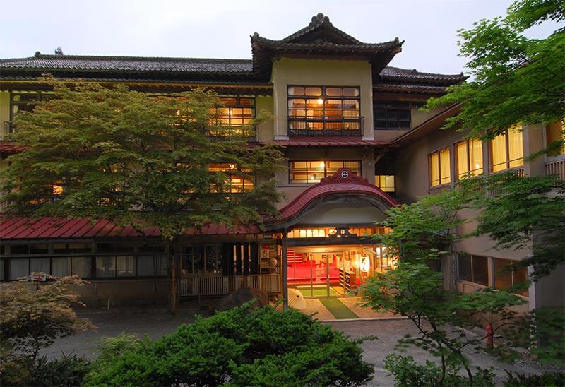 風情ある趣を残す建物｜鉛温泉 藤三旅館
