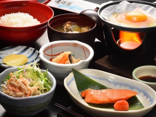 ボリュームたっぷりの朝ごはん｜鉛温泉 藤三旅館