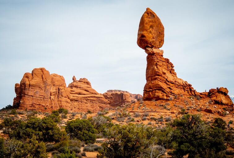 落ちそうで落ちない不思議な巨大岩「バランス・ロック」