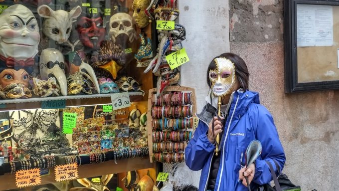ベネツィアの仮装マスク