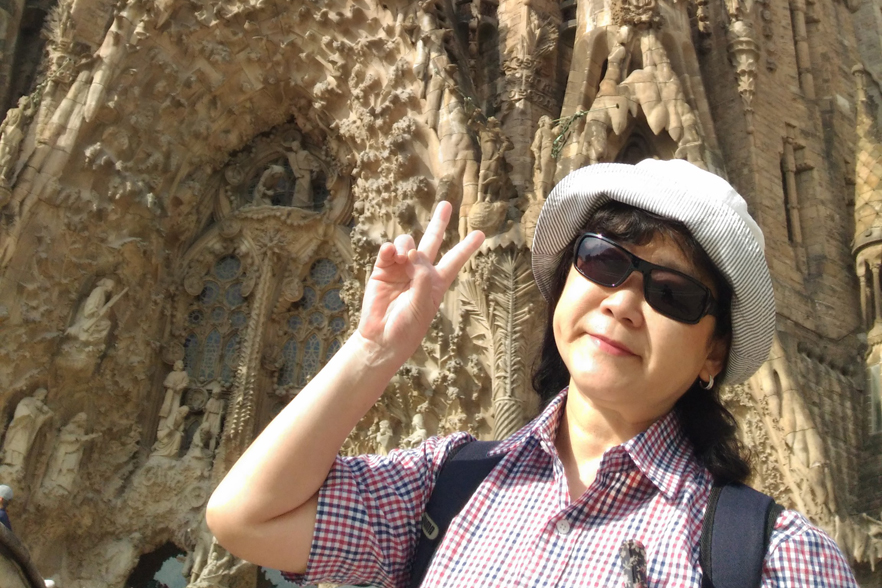 サクラダファミリアの前で