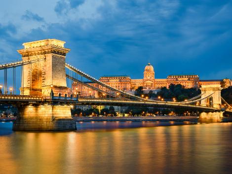 ブダペスト：ブダ城とセーチェーニ鎖橋