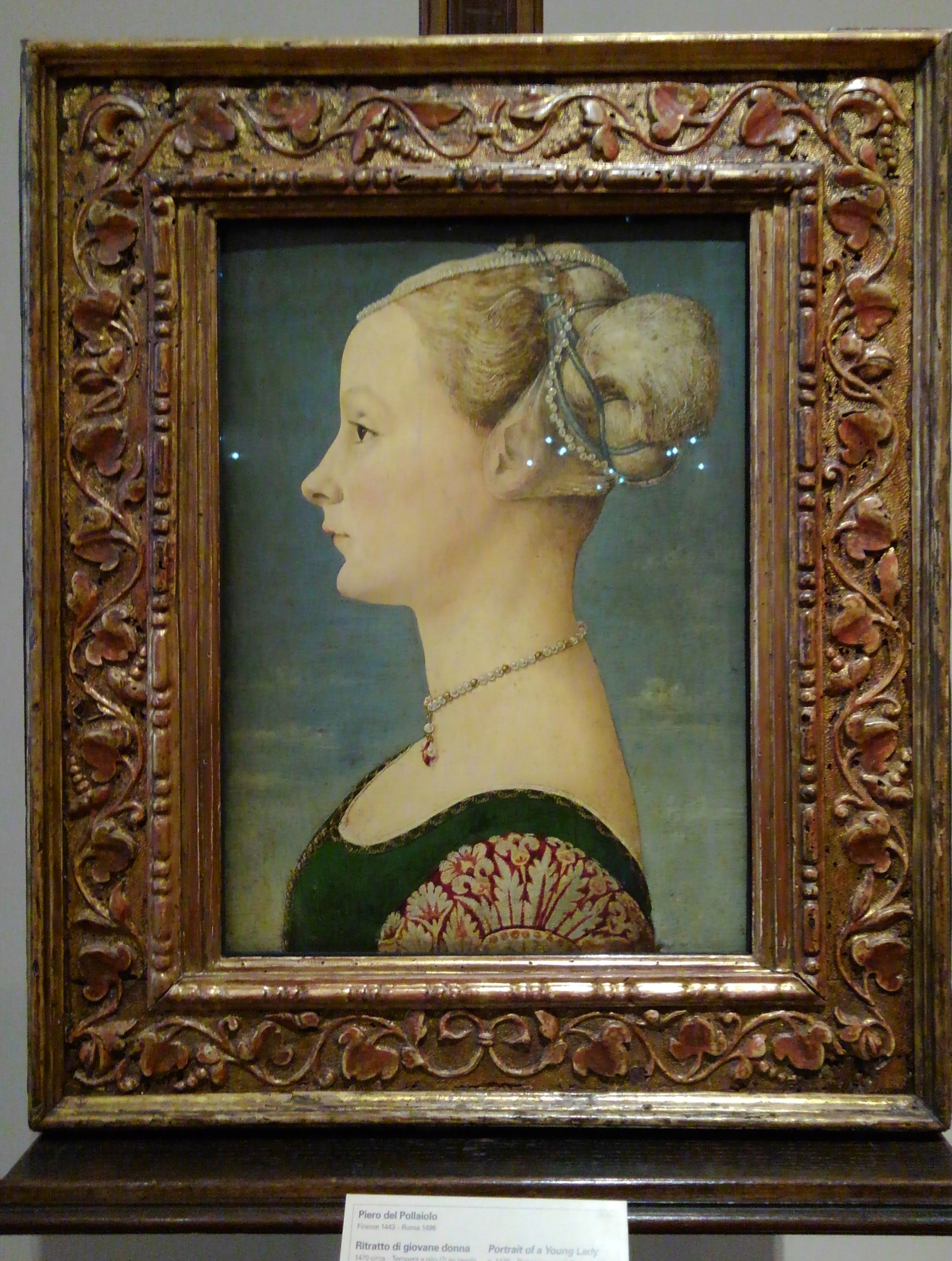 ポルディペッツォーリ美術館の「若い貴婦人」
