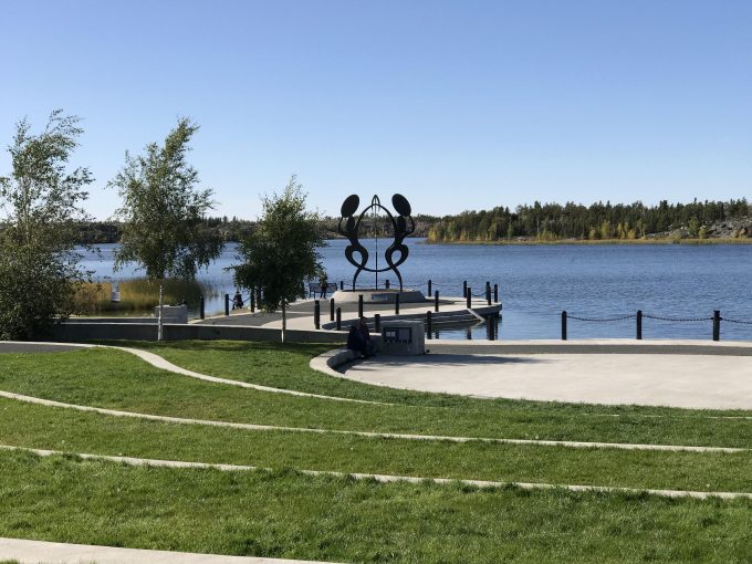 イエローナイフ市役所裏手の公園