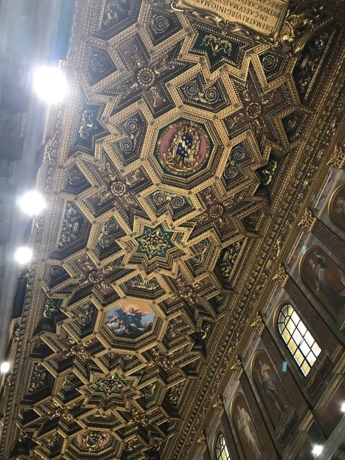 サンタ・マリア・イン・トラステヴェレ聖堂の天井
