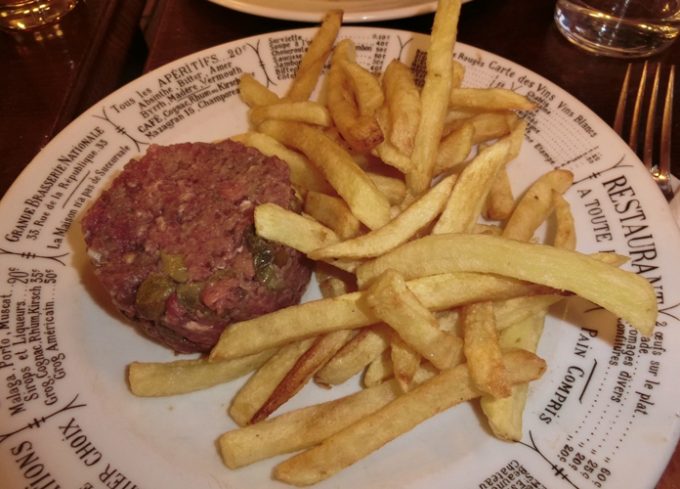 「牛肉のタルタル」パリでも生肉を食べるんです！