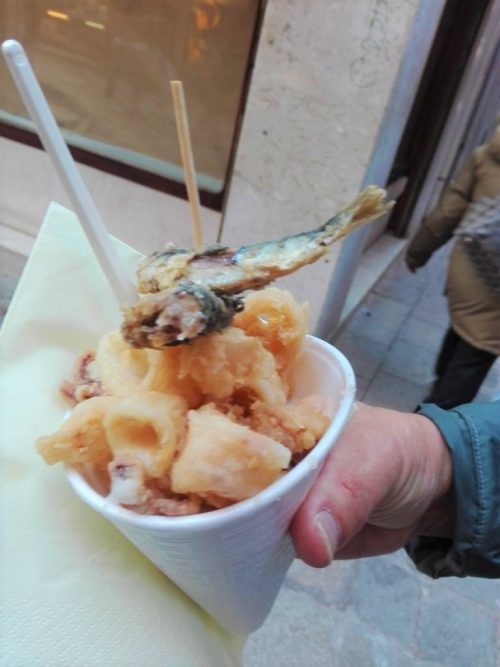 ベネチアで食べ歩き「シーフードフリット」