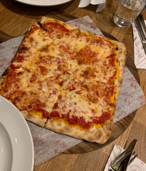 ニューヨークのピザを堪能！