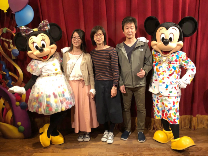ミッキー&ミニーと家族で記念撮影!