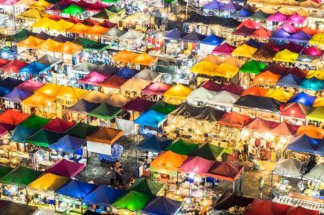 バンコク：所狭しとお店が並ぶナイトマーケット