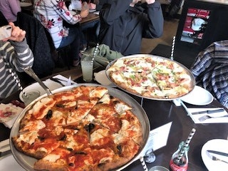 大行列の「ジュリアナズ・ピザ（Juliana's Pizza）」にて絶品ピザを堪能！