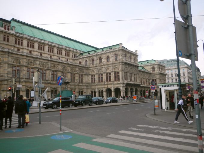 「ウィーン国立歌劇場」の外観