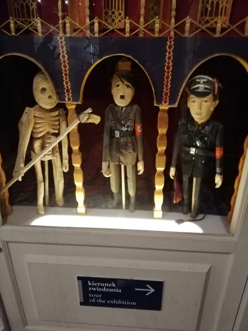 シンドラー工場内のヒトラー人形