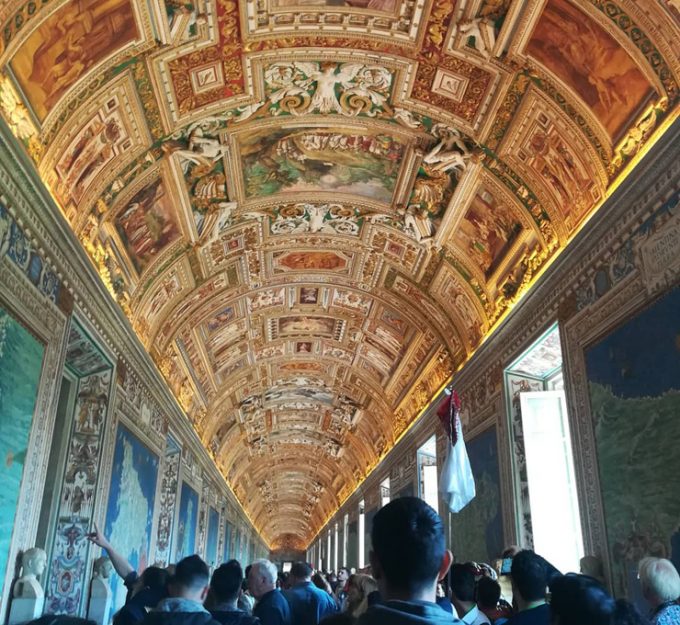 「バチカン美術館」の豪華絢爛な天井画