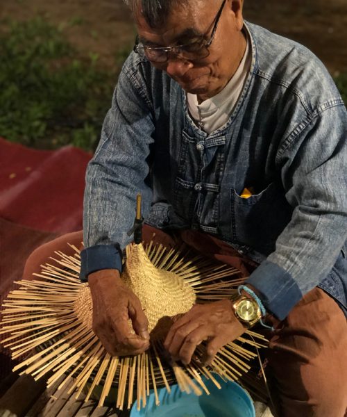 伝統工芸を作る現地の職人の方