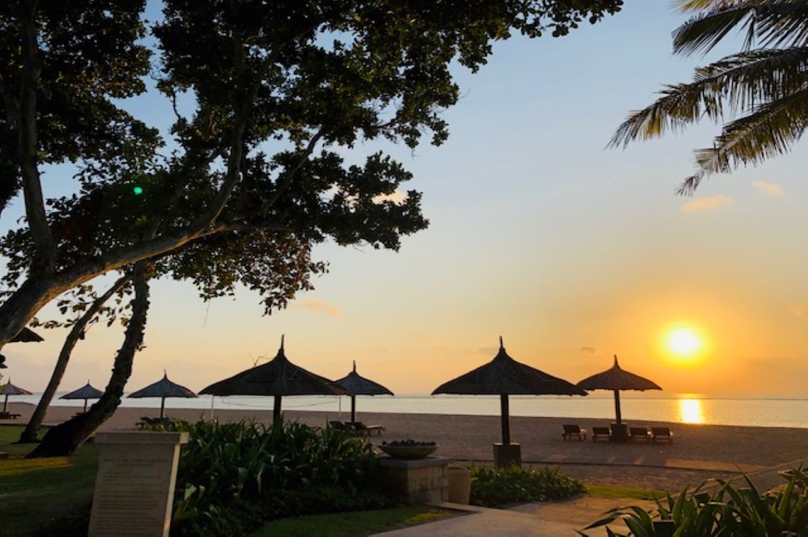 ホテルからの朝陽