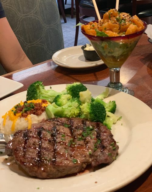 「Tony Roma's（トニーローマ）」でステーキを堪能！