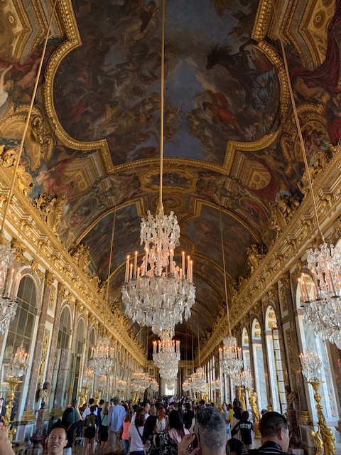 豪奢なヴェルサイユ宮殿内