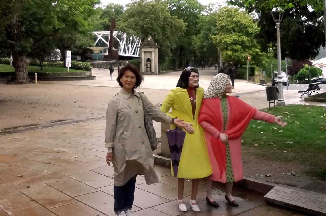 アラメダ公園、不思議な人形？と