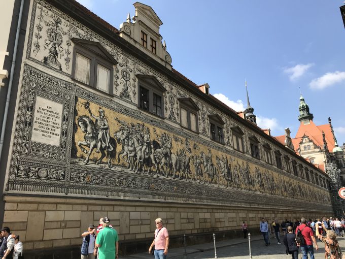 ドレスデン　壁画「君主の行列」