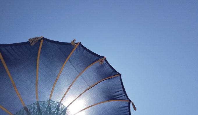 旅の間 過ごしたプライベートビーチの青い空