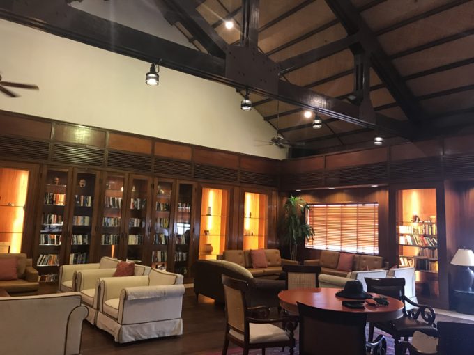 穴場のリラックス空間！ホテルの図書館