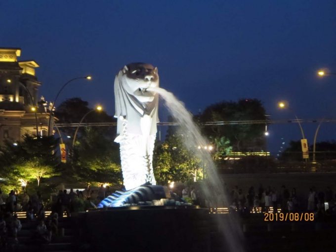 夜のマーライオンも綺麗だよ♪