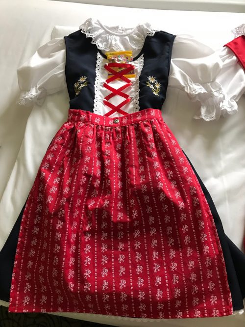 孫へのお土産 オーストリアの民族衣装