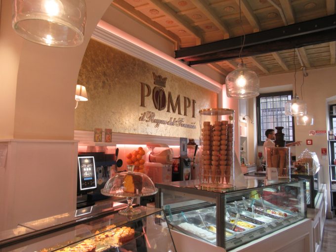 POMPIにはティラミス以外にも美味しそうなドルチェがたくさん！