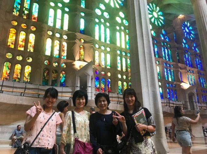 サグラダファミリア 午後のステンドグラス