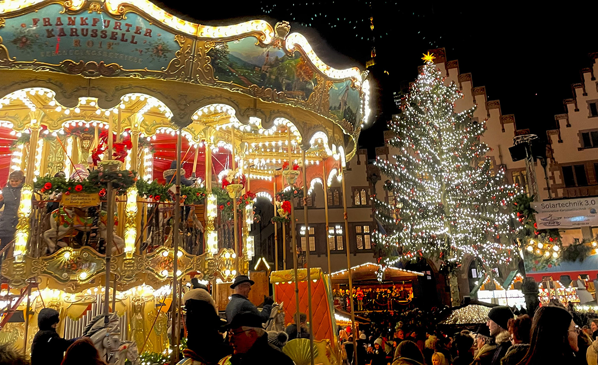 クリスマスムードに染まるフランクフルトの「レーマ広場」