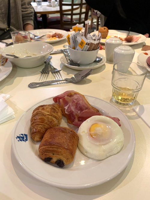 27日ロイヤルナショナルホテルの朝食
