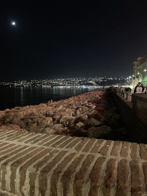 美しいナポリの夜景