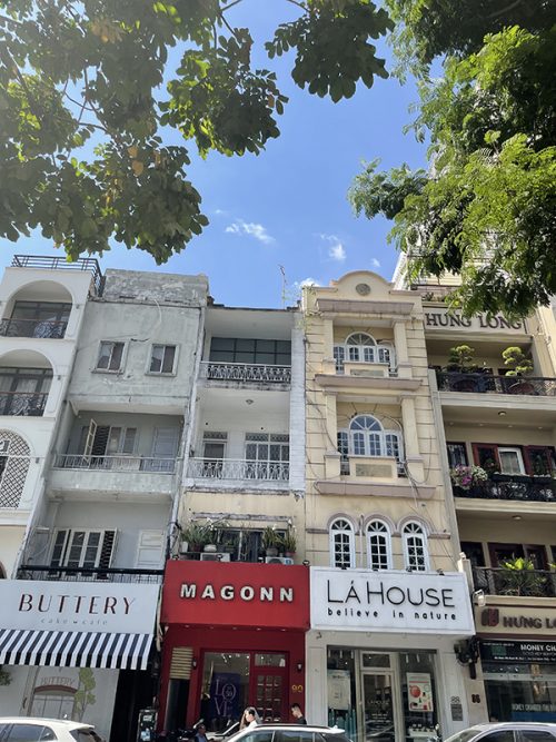 写真をたくさん撮ったドンコイ通り